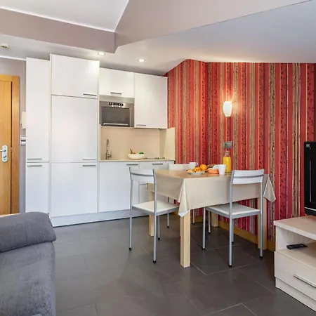 Apts Cueto 4c Atico 2 Adultos Apartman *